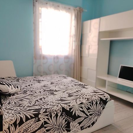 Holiday House Savona Bagian luar foto