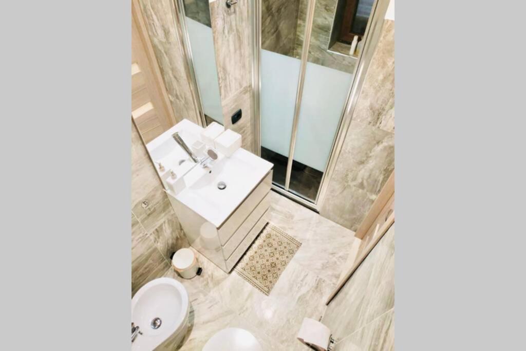 Holiday House Savona Bagian luar foto