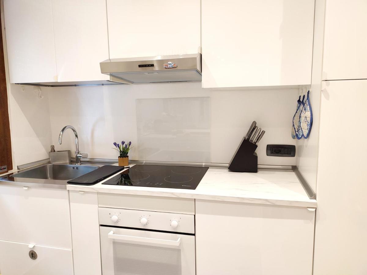 Holiday House Savona Bagian luar foto