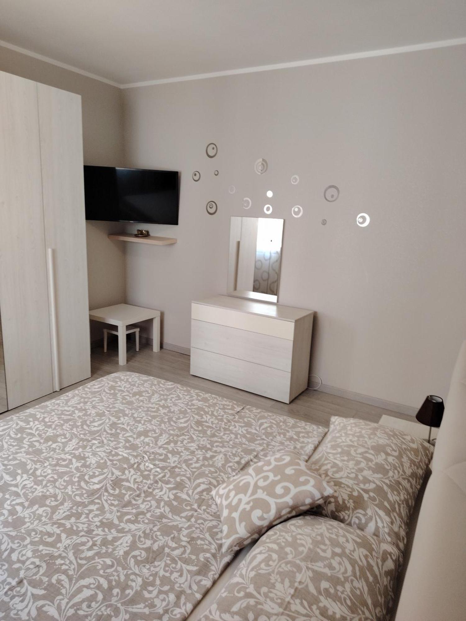 Holiday House Savona Bagian luar foto