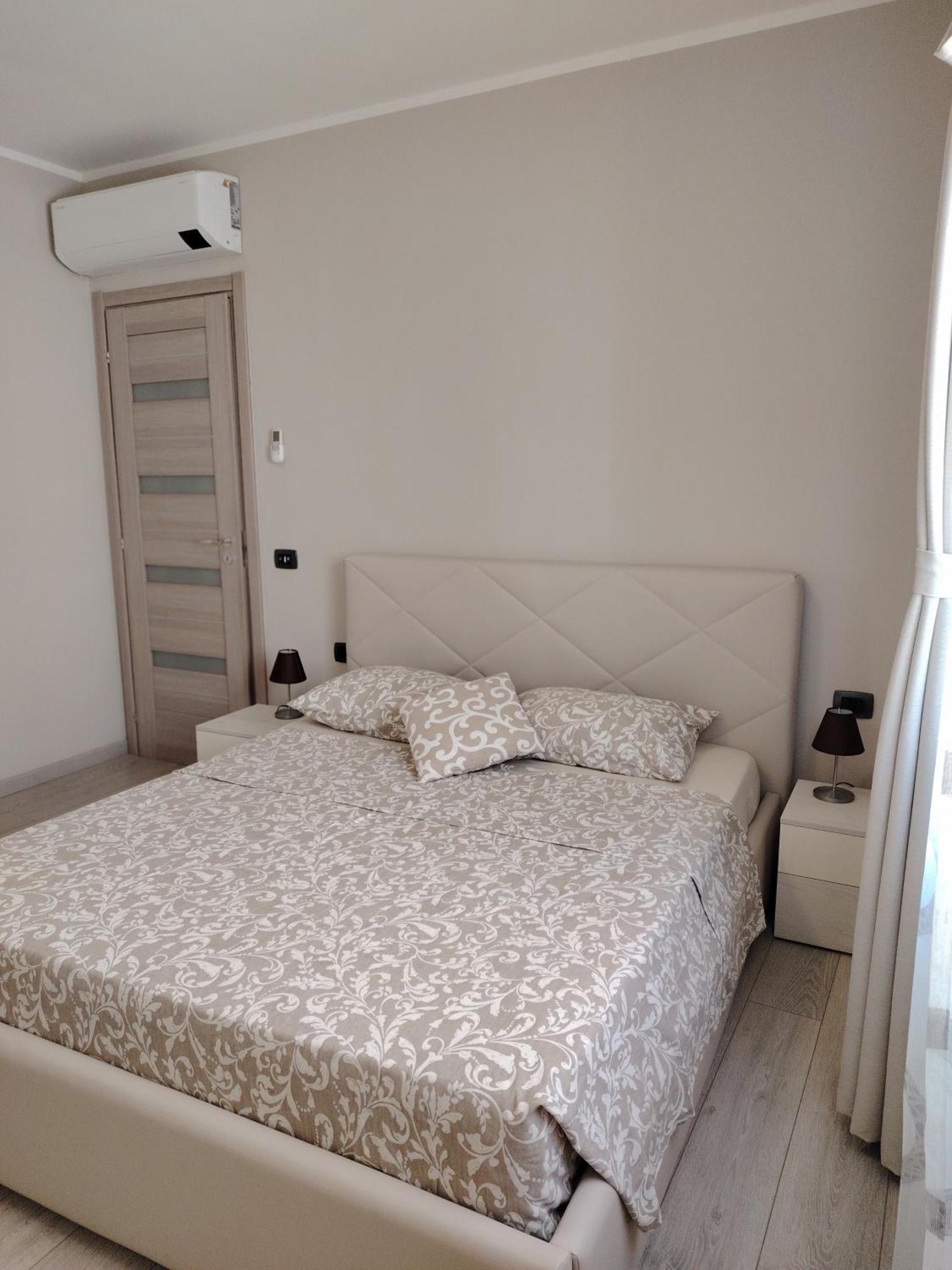 Holiday House Savona Bagian luar foto